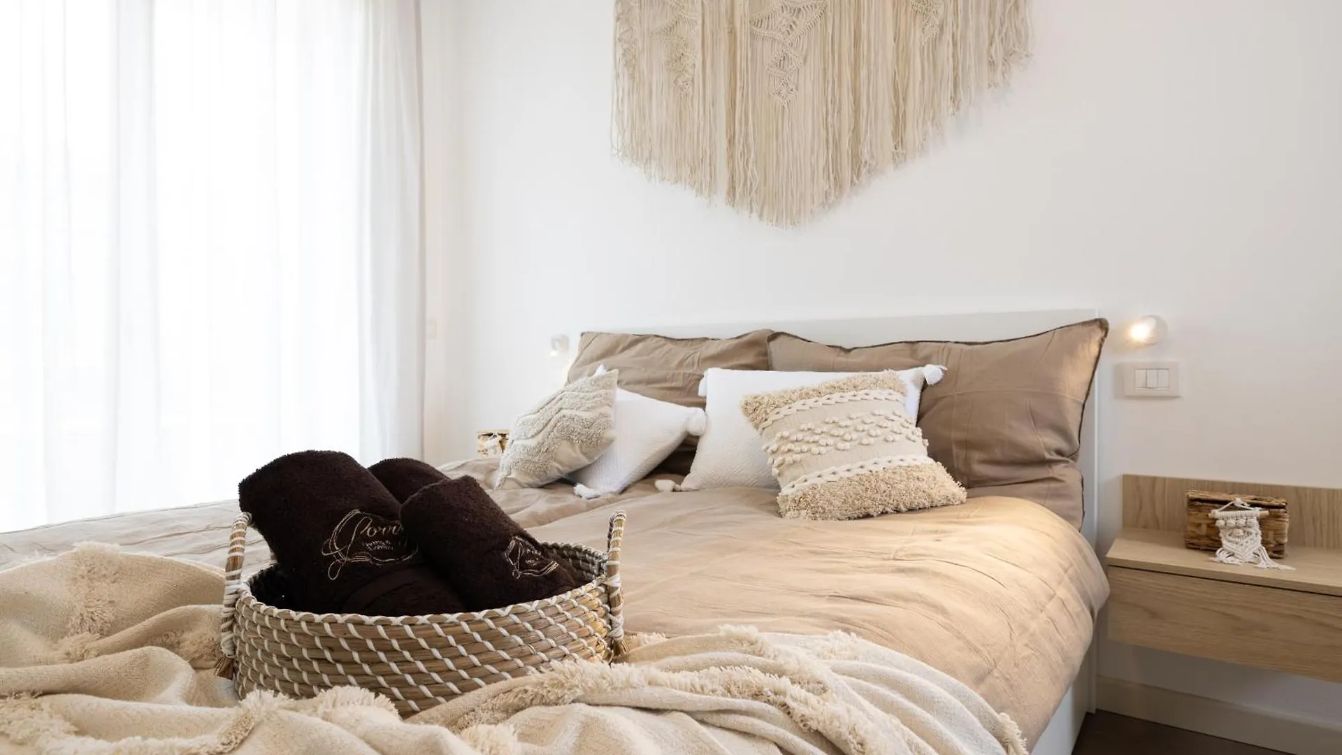 Lorry Living Luxury, Bohemian Apartment Cavaion Veronese