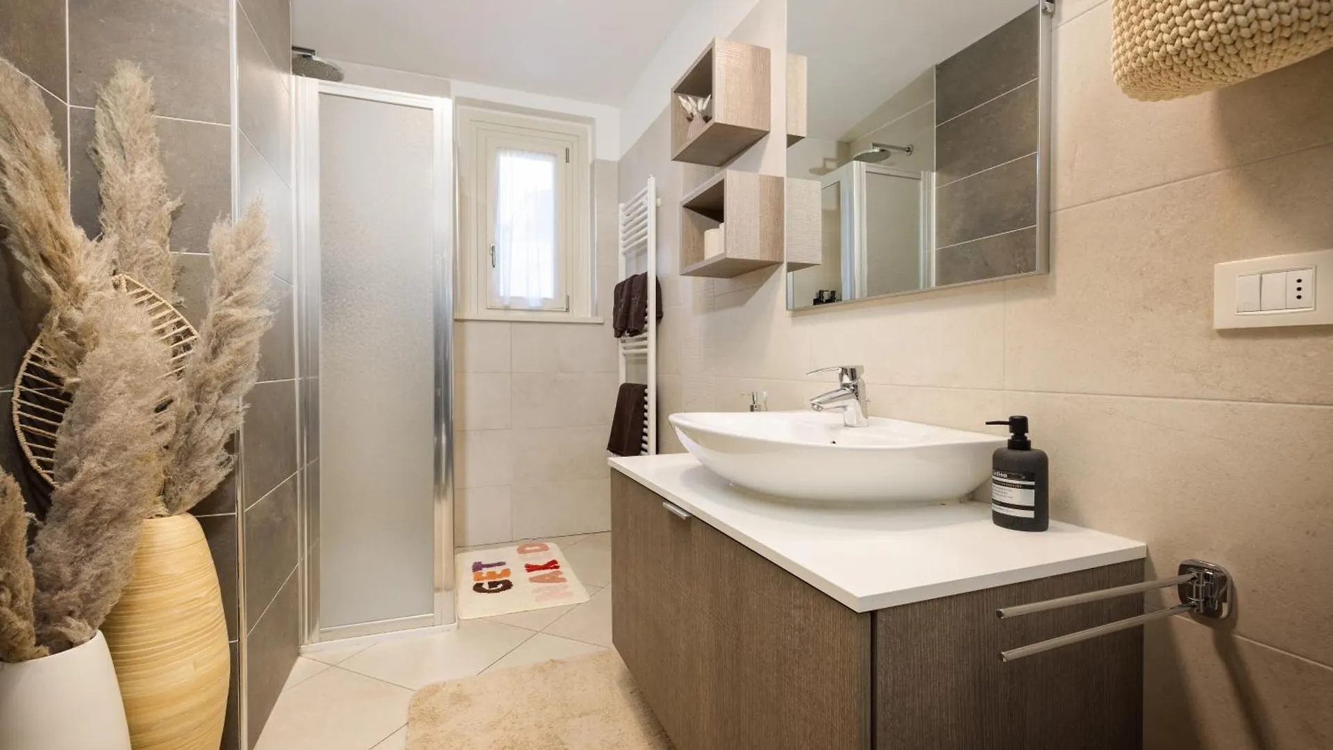 Lorry Living Luxury, Bohemian Apartment Cavaion Veronese 0*,