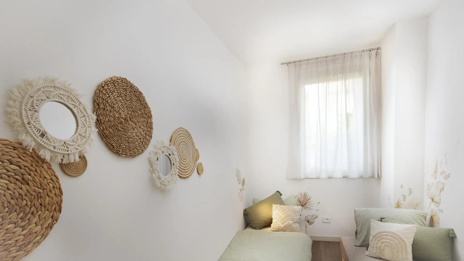 Lorry Living Luxury, Bohemian Apartment Cavaion Veronese 0*,